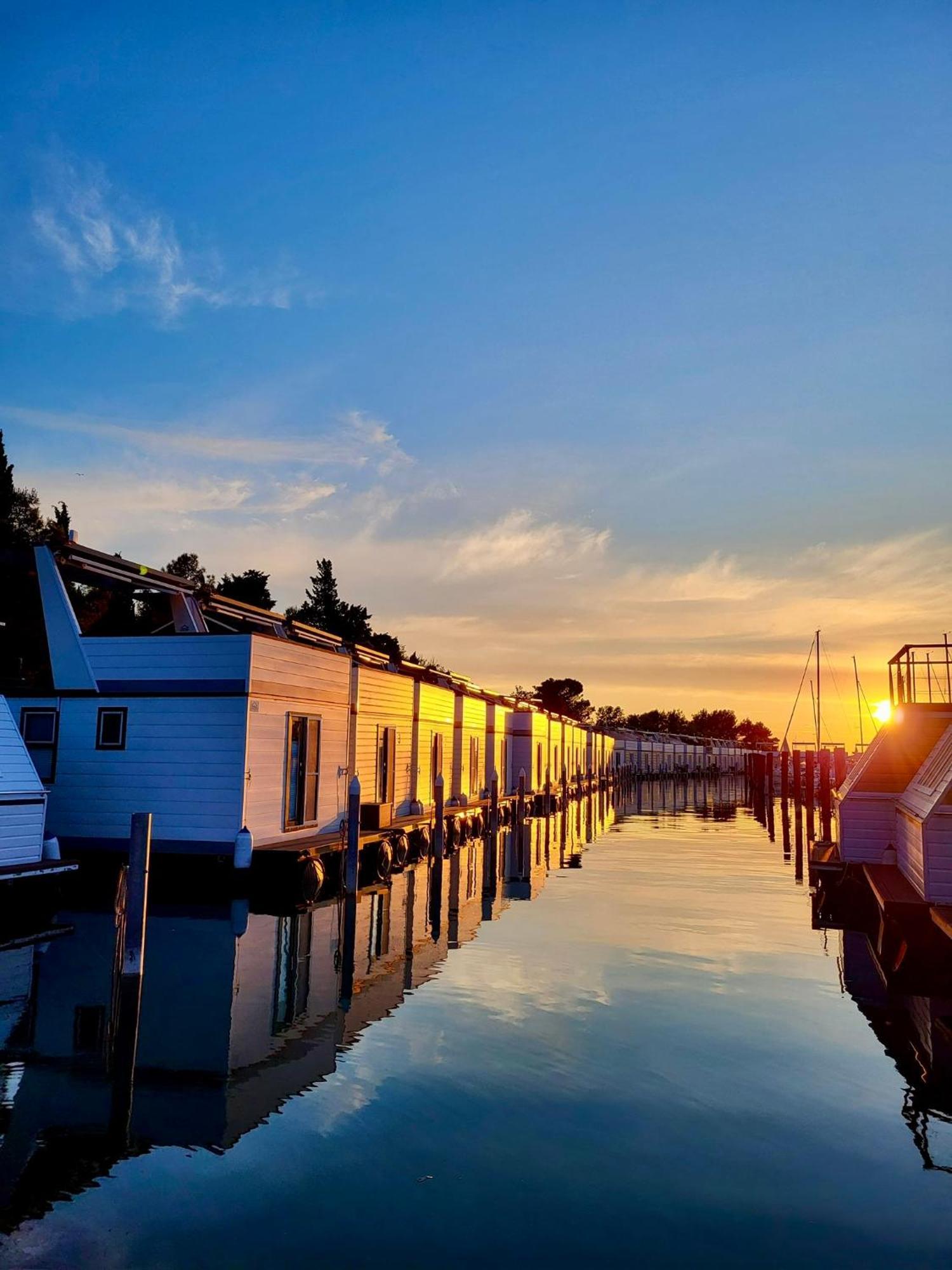 Floating Sea House Seaesta