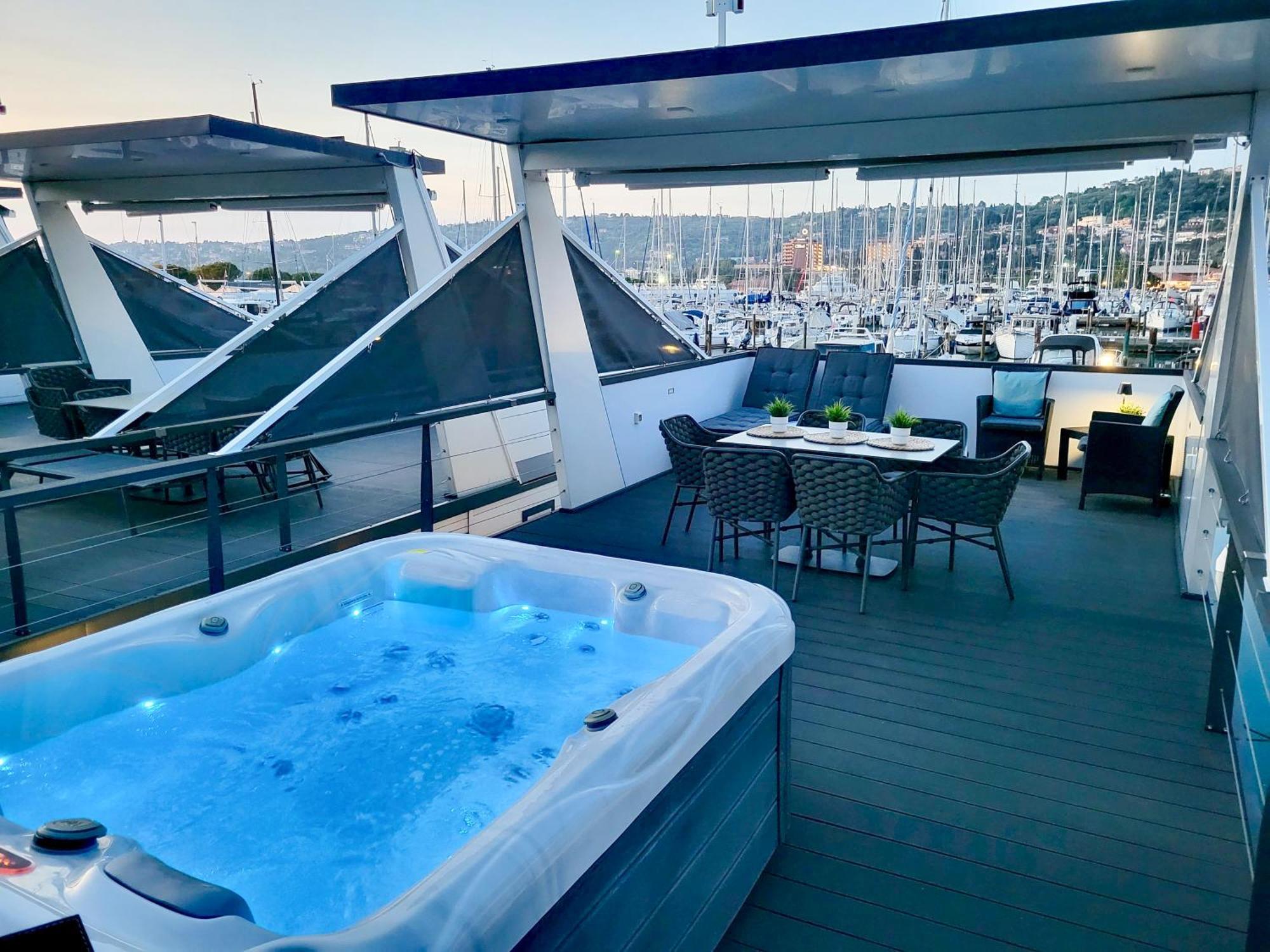 Holiday home Floating Sea House Seaesta