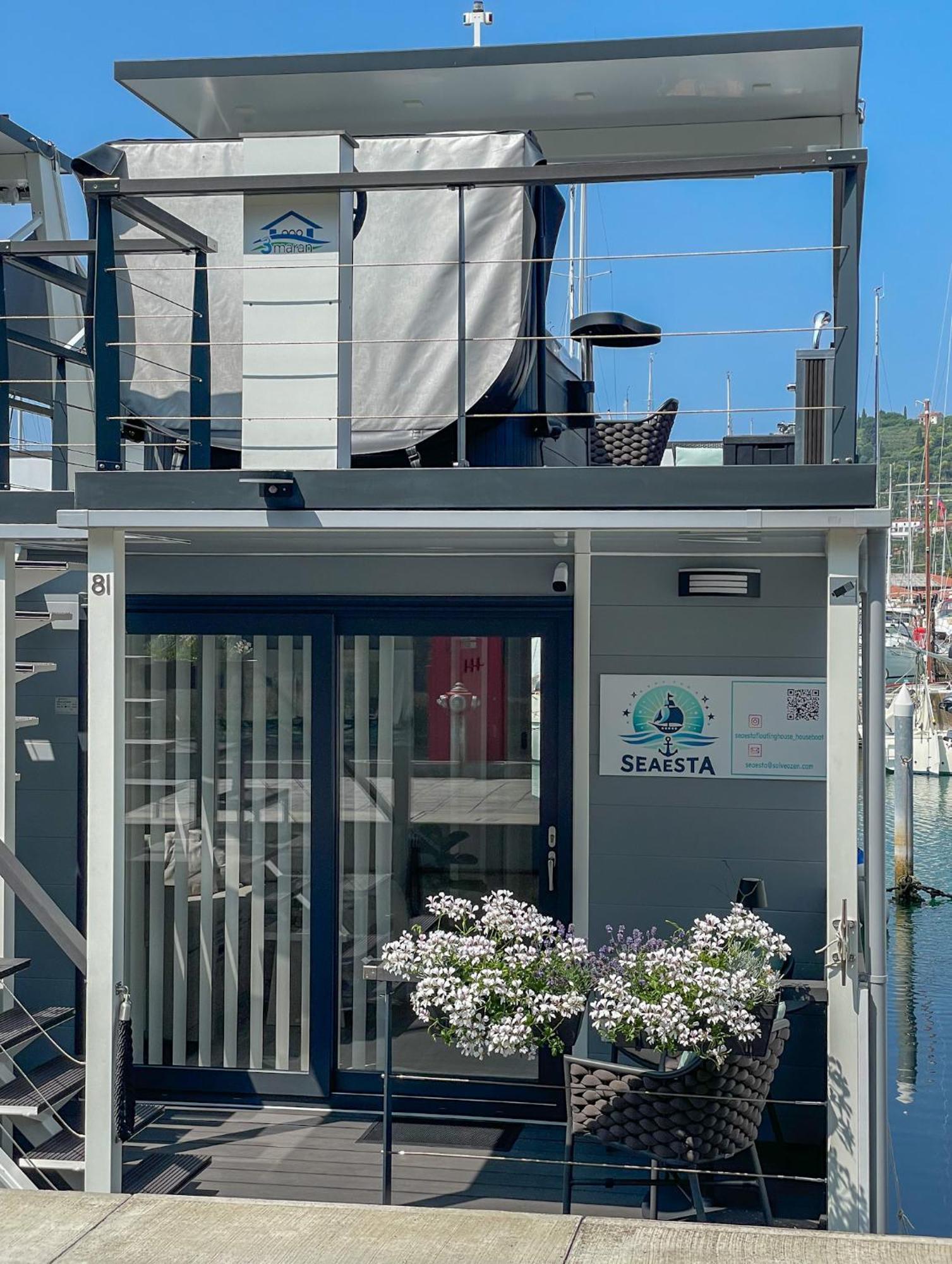 Floating Sea House Seaesta Vakantiehuis